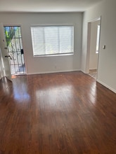 1037 N Gardner St in West Hollywood, CA - Building Photo - Building Photo