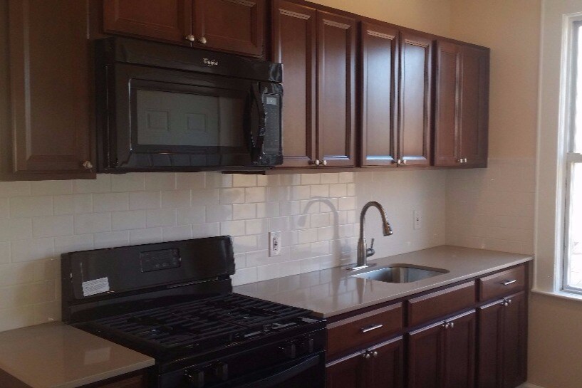 110 Hilton Ave in Union, NJ - Building Photo