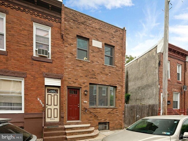 property at 2527 S Marshall St