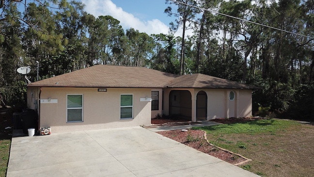 8081 Cypress Dr S in Ft. Myers, FL - Building Photo - Building Photo