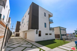 4714 W 17th St in Los Angeles, CA - Building Photo - Building Photo