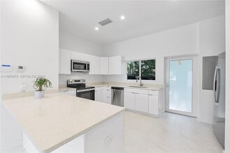 5433 NW 5th Ave in Miami, FL - Building Photo - Building Photo