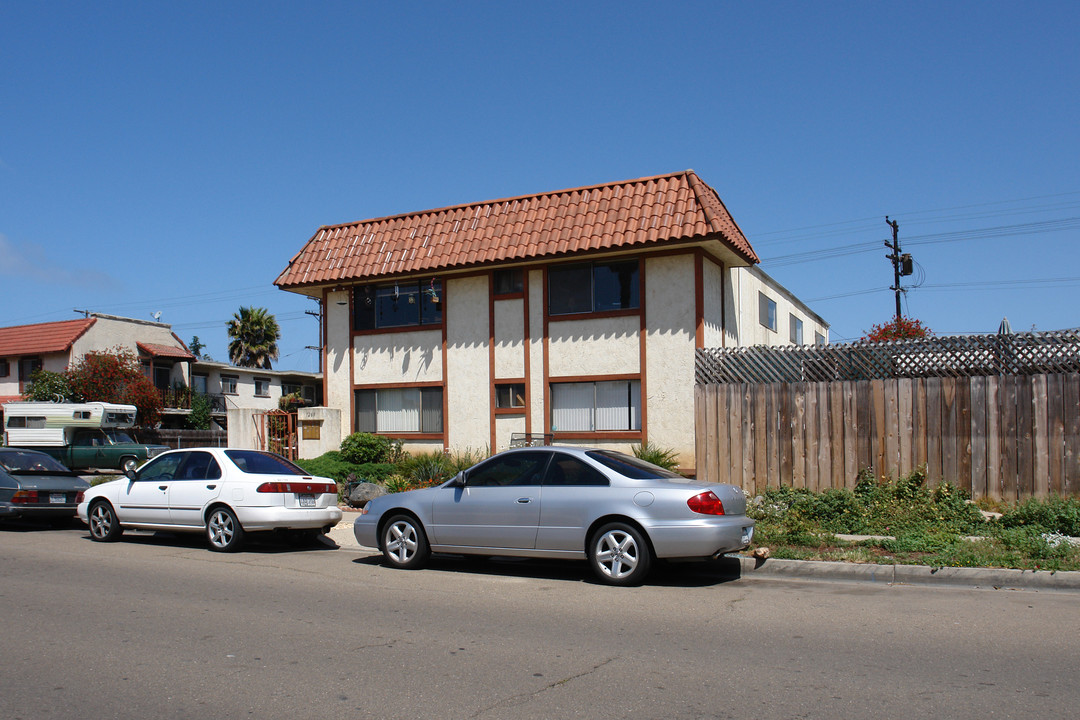 1260 Hornblend St in San Diego, CA - Building Photo