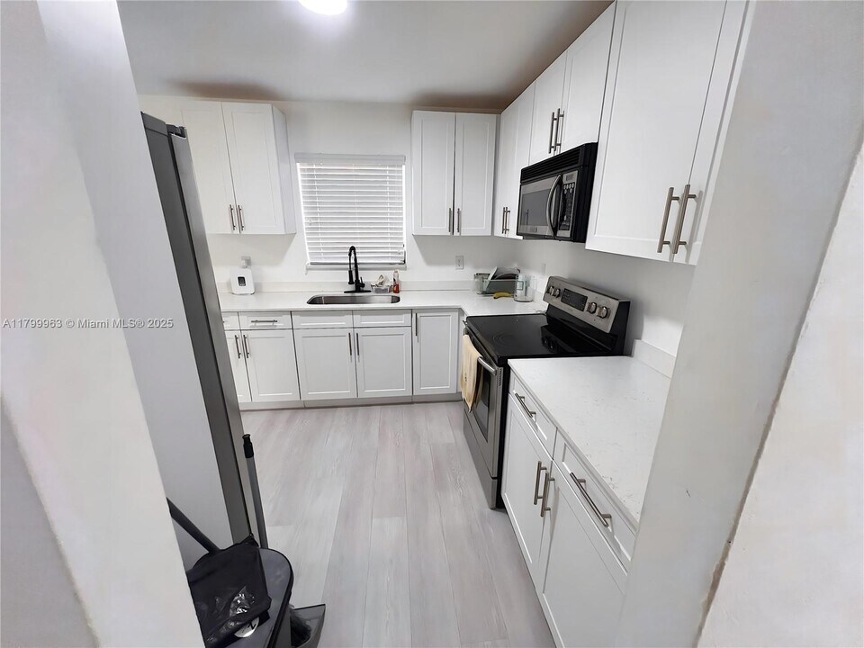 3361 NW 5th Pl in Lauderhill, FL - Building Photo