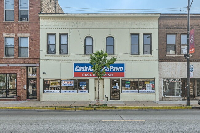 property at 7048 N Clark St