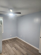110 Pearl St in Laurel, IN - Foto de edificio - Building Photo