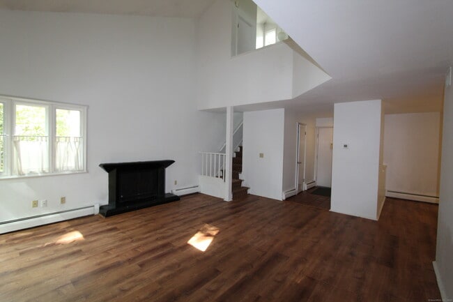 6 Lyle Ct in Farmington, CT - Building Photo - Building Photo