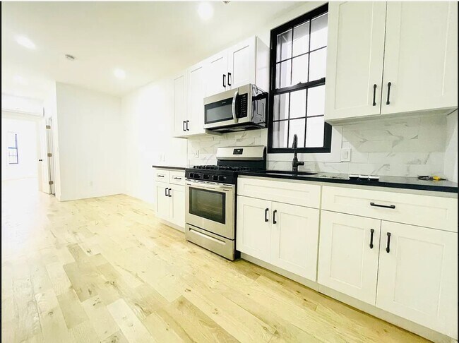 15-11 Cooper Ave in Queens, NY - Building Photo - Building Photo