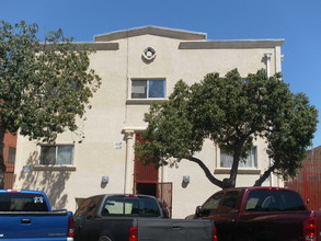 1640-1646 Locust Ave in Long Beach, CA - Building Photo - Building Photo