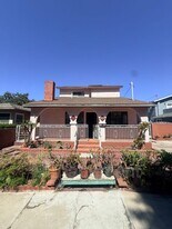 2605 E Washington St in Long Beach, CA - Building Photo