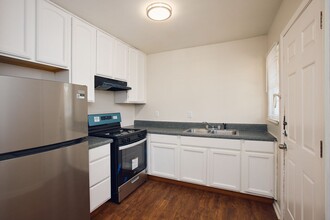 152 Hedges St SE in Marietta, GA - Foto de edificio - Building Photo
