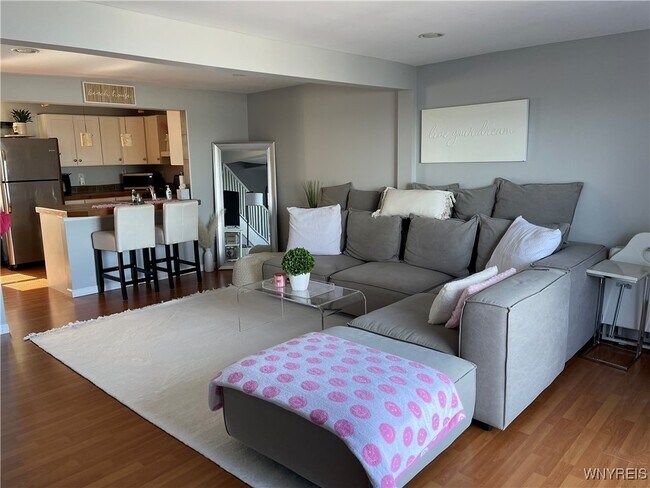 4890 Lake Shore Rd in Hamburg, NY - Building Photo - Building Photo