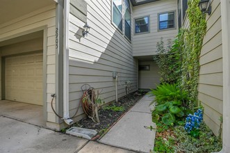 2905 Leeland St in Houston, TX - Building Photo - Building Photo