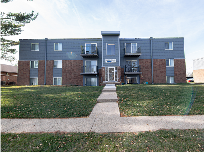 Lake Shore Place in Ankeny, IA - Foto de edificio - Building Photo