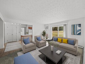 Eastwood Arms in Niles, OH - Building Photo