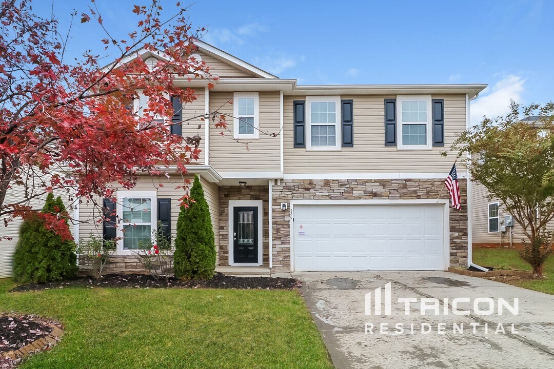 526 Kerriann Ln in Clayton, NC - Building Photo