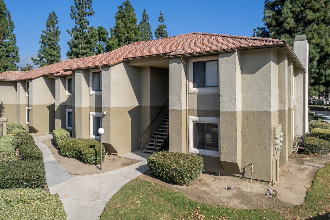 La Serena Apartments in Rancho Cucamonga, CA - Building Photo