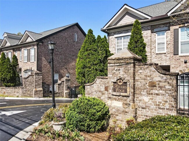 2663 Rivers Edge Dr NE in Atlanta, GA - Building Photo - Building Photo