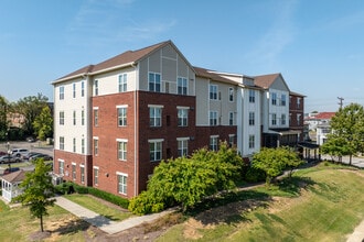 Cleaborn Pointe at Heritage Senior Apartments in Memphis, TN - Building Photo - Primary Photo