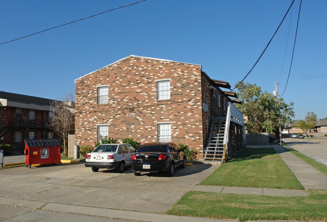 2120 Giuffrias Ave in Metairie, LA - Building Photo