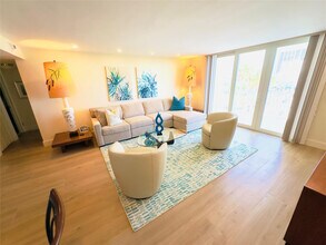 1 Las Olas Cir in Fort Lauderdale, FL - Foto de edificio - Building Photo