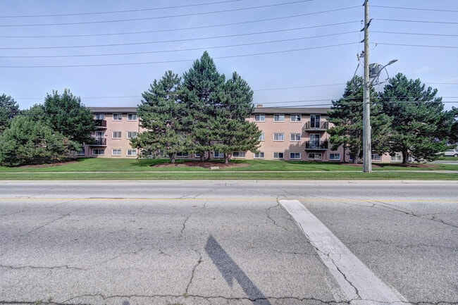 375-375 Belsyde Ave E in Fergus, ON - Building Photo - Building Photo