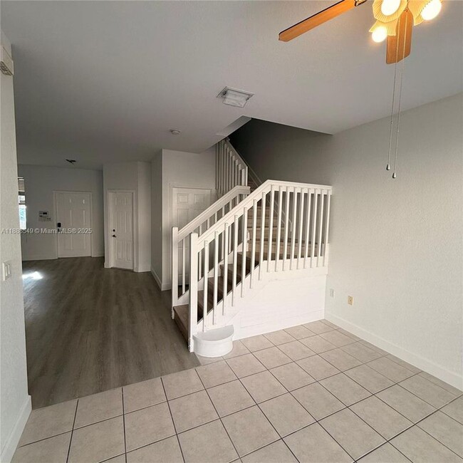 12185 SW 125th Ct in Miami, FL - Foto de edificio - Building Photo