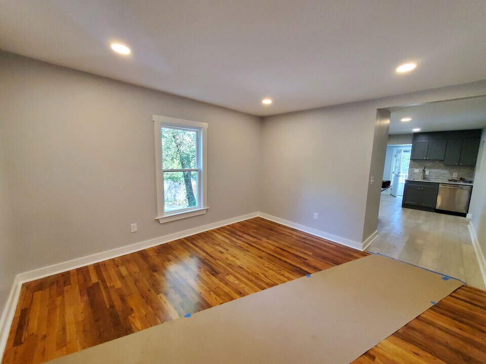 1081 Main St in Woburn, MA - Building Photo