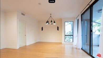 324 N Palm Dr in Beverly Hills, CA - Building Photo - Building Photo