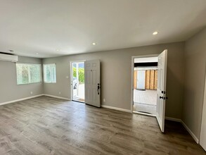 1591 1/2 W 35th Pl in Los Angeles, CA - Building Photo - Building Photo