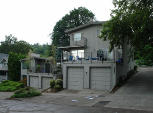 5021-5025 SW View Point Ter in Portland, OR - Building Photo - Building Photo