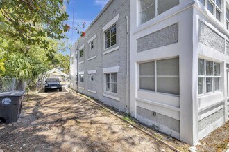 629 9th St, Unit 2 in West Palm Beach, FL - Building Photo - Building Photo