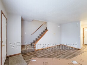 15 Park Crest Ct in Eldridge, IA - Building Photo - Building Photo