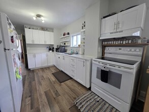 401 MacDonnell St in Kingston, ON - Building Photo - Building Photo
