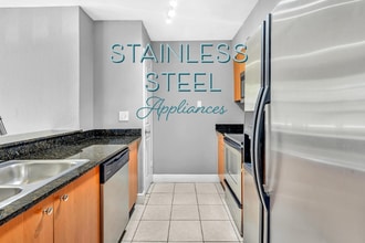 2881 N Oakland Forest Dr in Oakland Park, FL - Foto de edificio - Building Photo