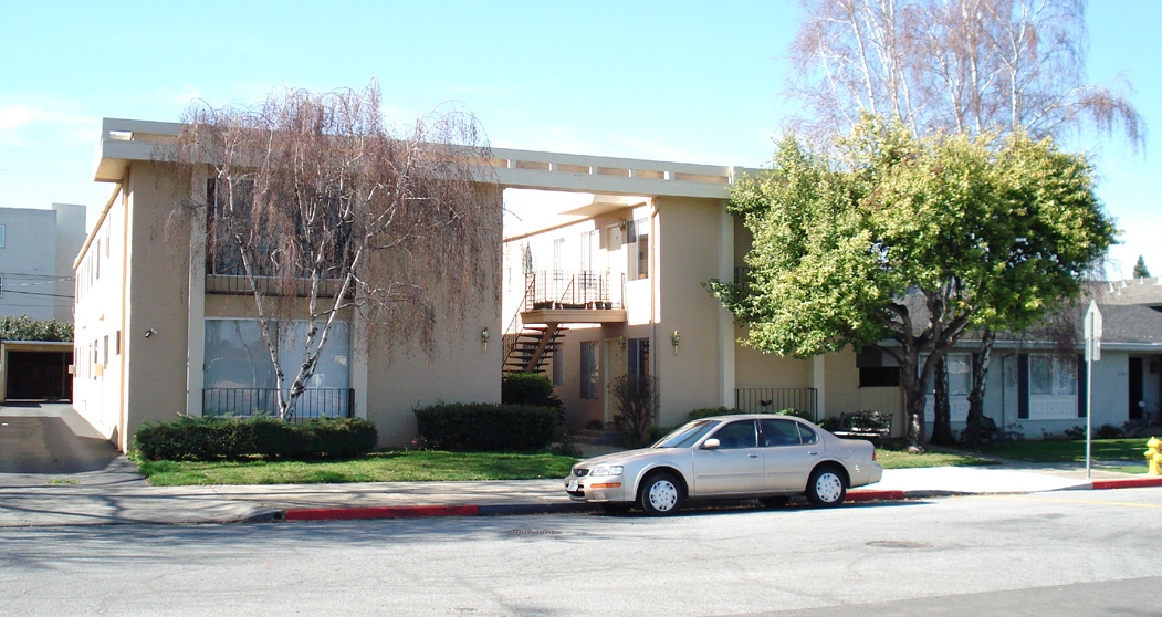 1351 Castlemont Ave in San Jose, CA - Building Photo