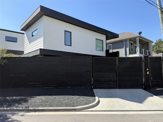 property at 1015 E 27th St