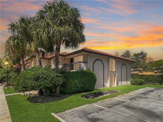 351 210th St S in Boca Raton, FL - Building Photo - Building Photo