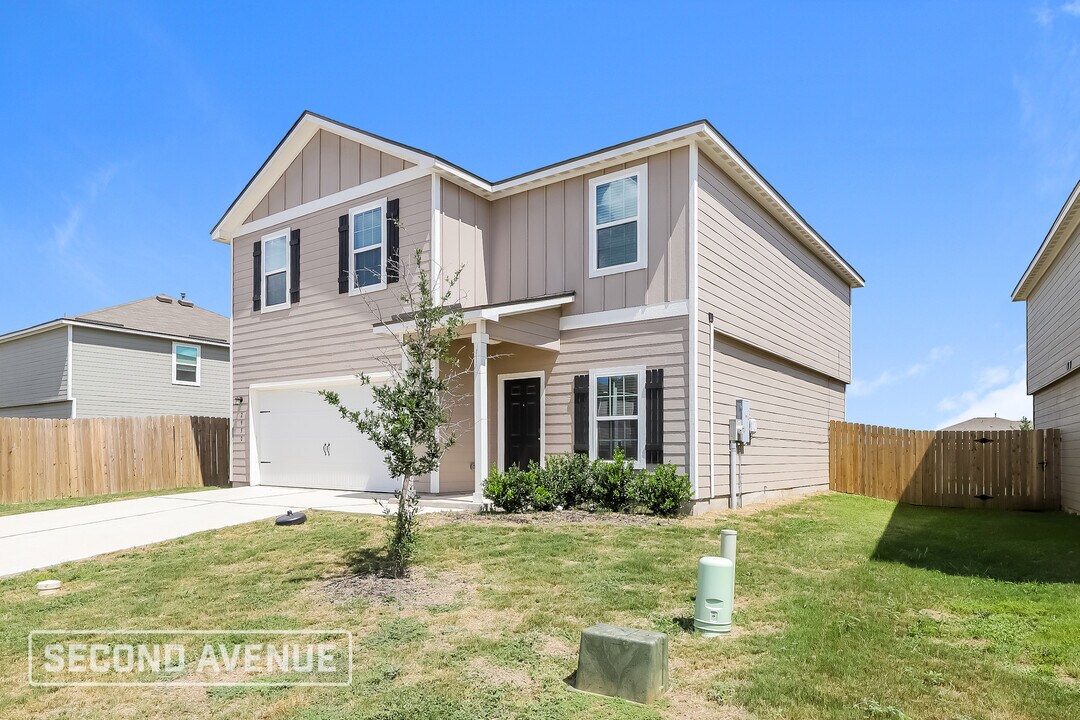 2950 Forsyth Cyn in Converse, TX - Foto de edificio