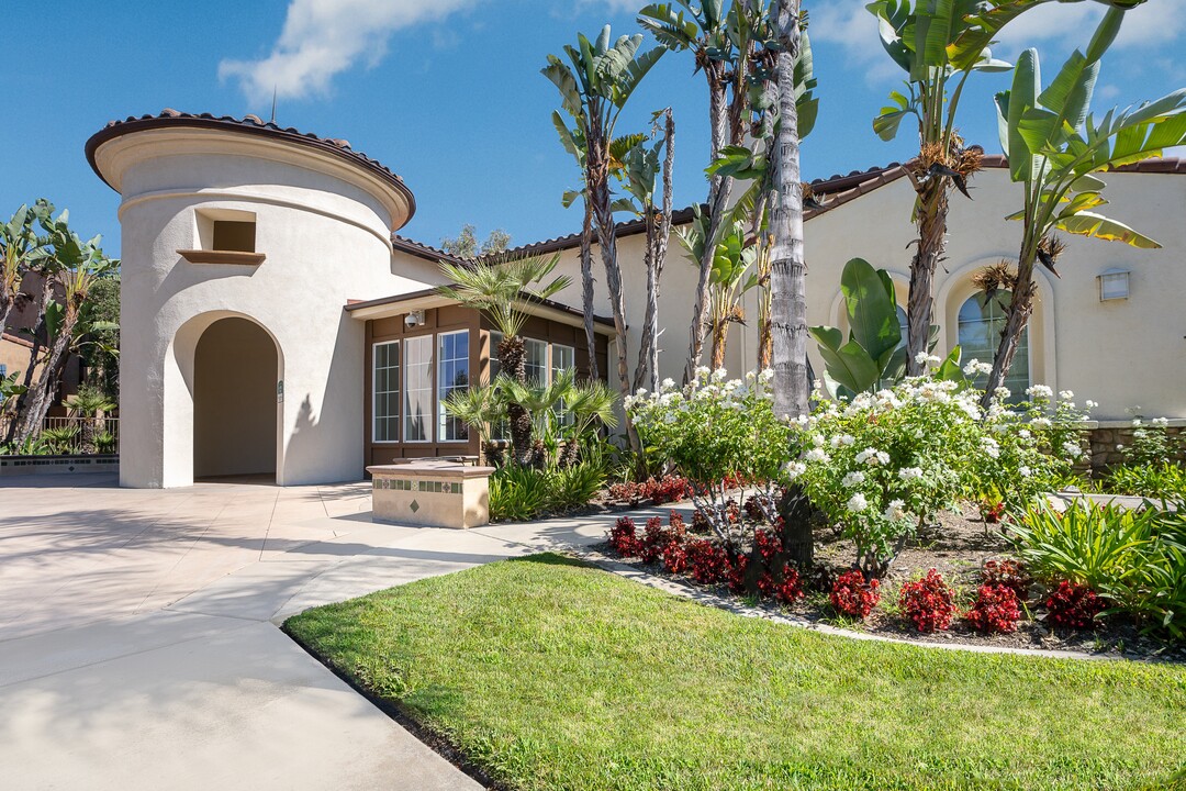 Rancho Monte Vista Apartments in Upland, CA - Building Photo