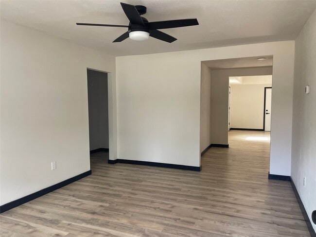 800 S 2nd St in La Porte, TX - Building Photo - Building Photo