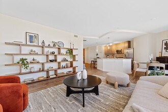 44 Monroe in Phoenix, AZ - Foto de edificio - Building Photo