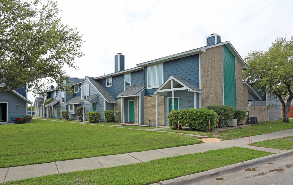 Parkside Townhomes in Portland, TX - Building Photo