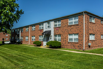 Maple Manor in Alton, IL - Foto de edificio - Building Photo