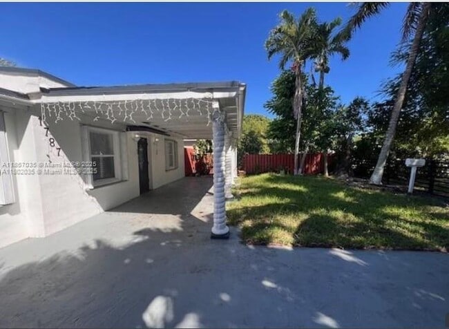 1787 NE 179th St in North Miami Beach, FL - Building Photo - Building Photo