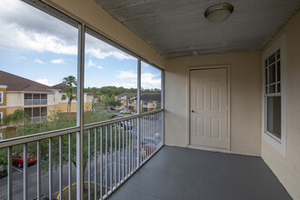 Compton Place in Tampa, FL - Building Photo - Building Photo