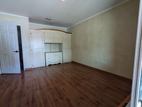 13690 Westward Dr in Fontana, CA - Foto de edificio - Building Photo