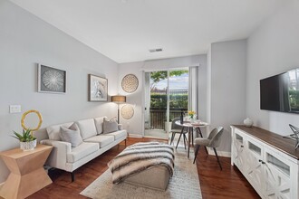 New Village at Patchogue in Patchogue, NY - Foto de edificio - Building Photo