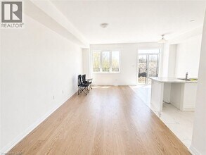 395 Starlight Ave in Breslau, ON - Building Photo - Building Photo