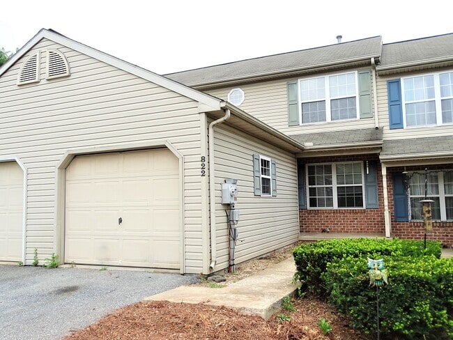 822 Woodridge Dr
